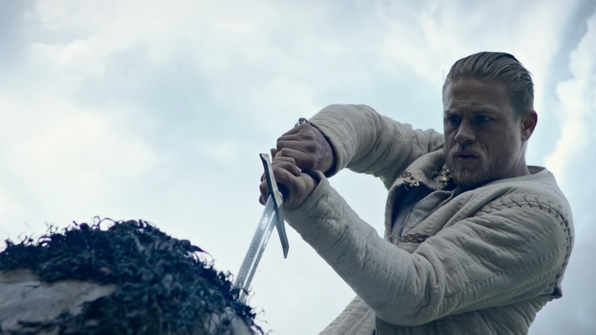 Charlie Hunnam is King Arthur in New Trailer
