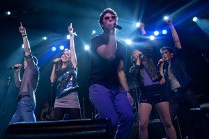 Watch 'Glee' Star Darren Criss Tour With His Theater Group, 'StarKid'