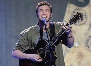 'American Idol' Finalist Phillip Phillips Talks Emergency Surgery, Teases 'Sexy' Wardrobe Change