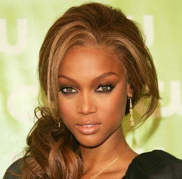 Robert Pattinson Bites Tyra Banks, Banks Changes Her Name (Video)