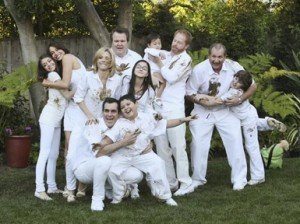 'Modern Family' Cast Settles, Season 4 is a Go