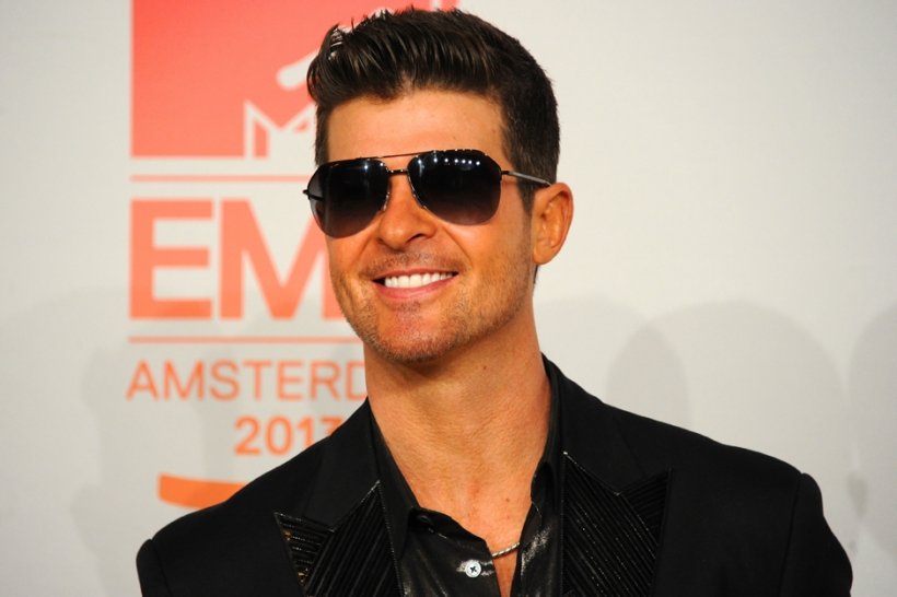 Robin Thicke's Twitter Q & A Backfires, as Expected