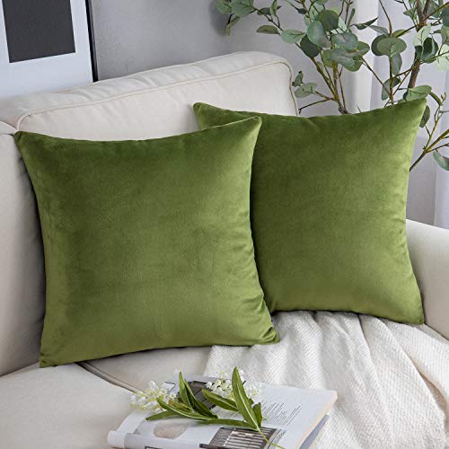 Phantoscope Pack of 2 Velvet Decorative Throw Pillow Covers Soft Solid Square Cushion Case for Couch Green 18 x 18 inches 45 x 45 cm