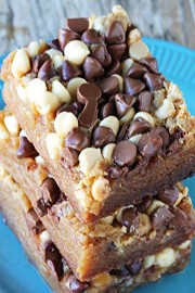 Slow Cooker Chocolate Chip Cookie Bars