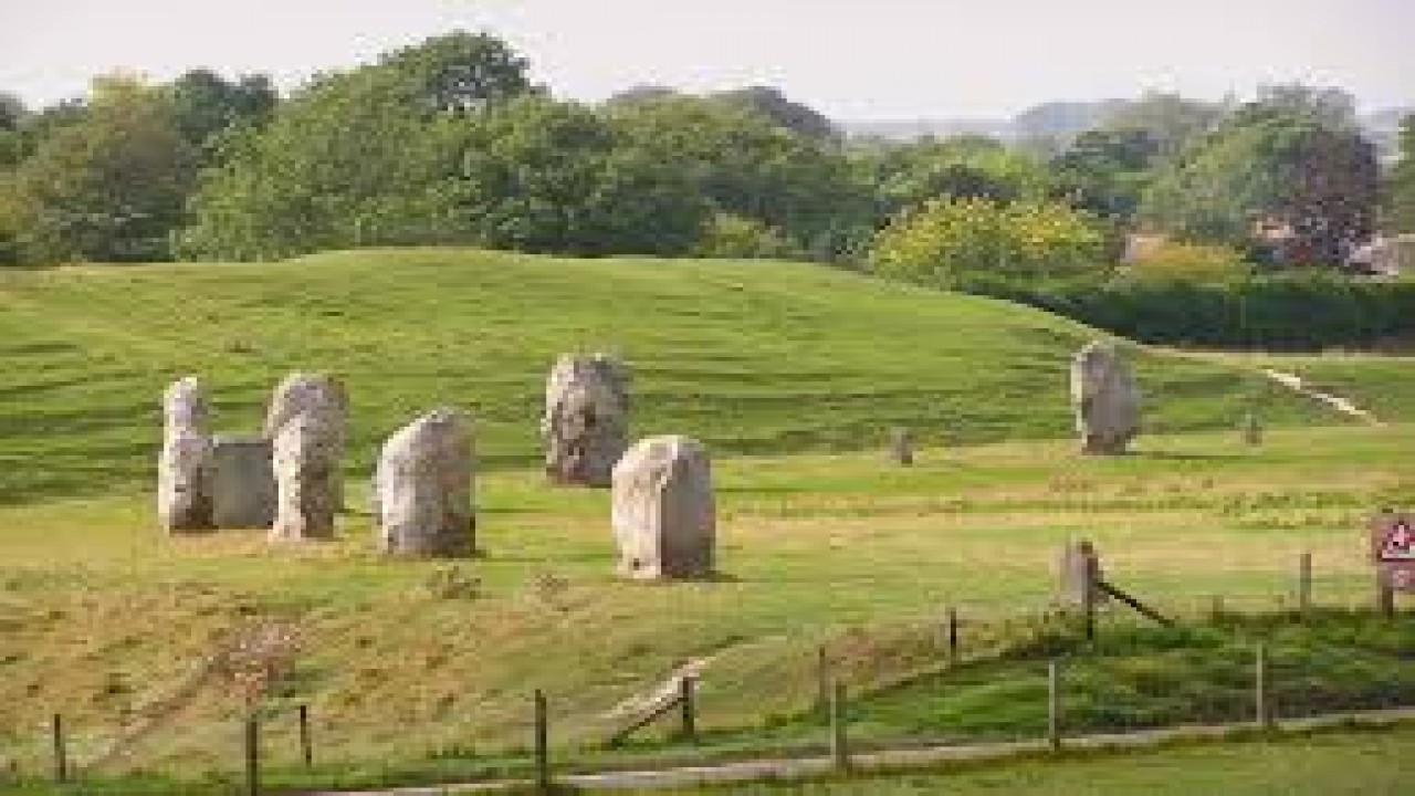 Global Treasures Avebury Stone Circle England