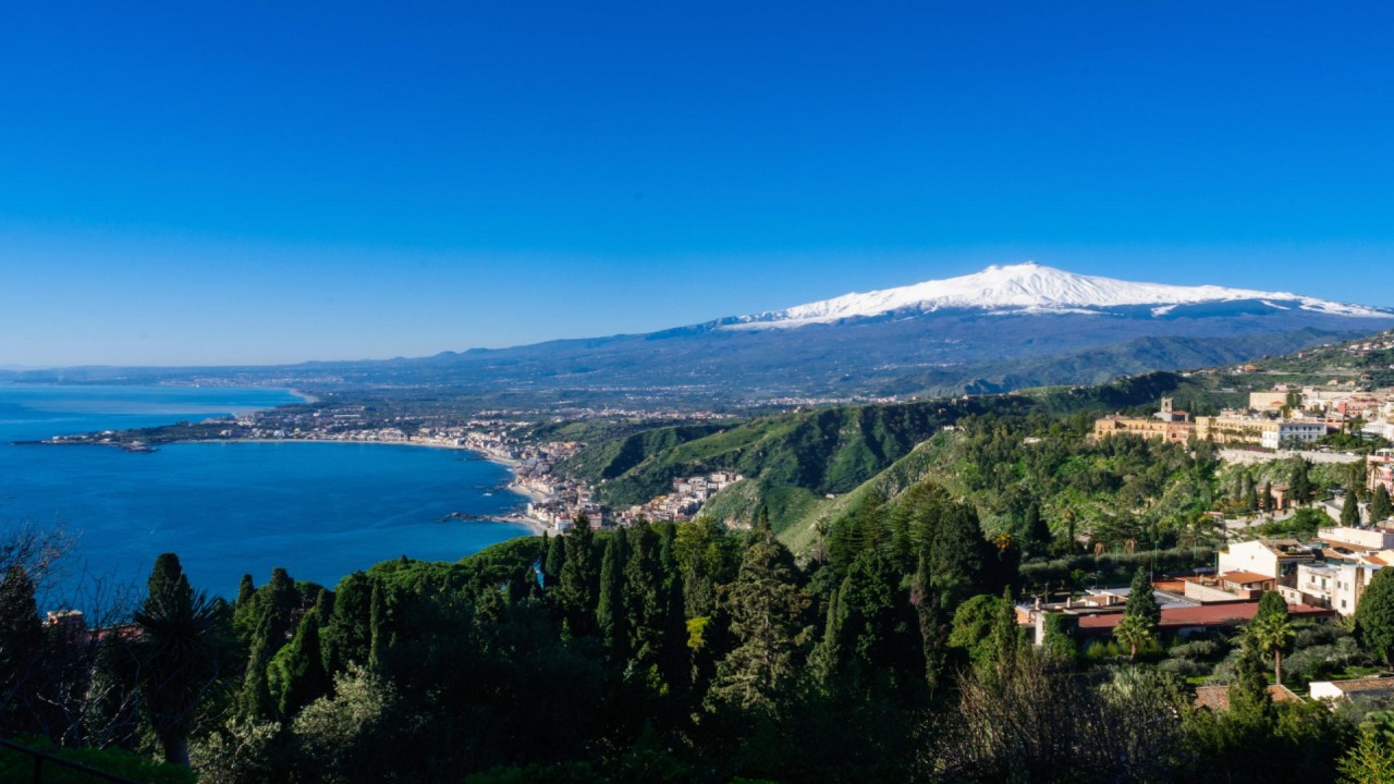 Globe Trekker: Corsica, Sicily & Sardinia