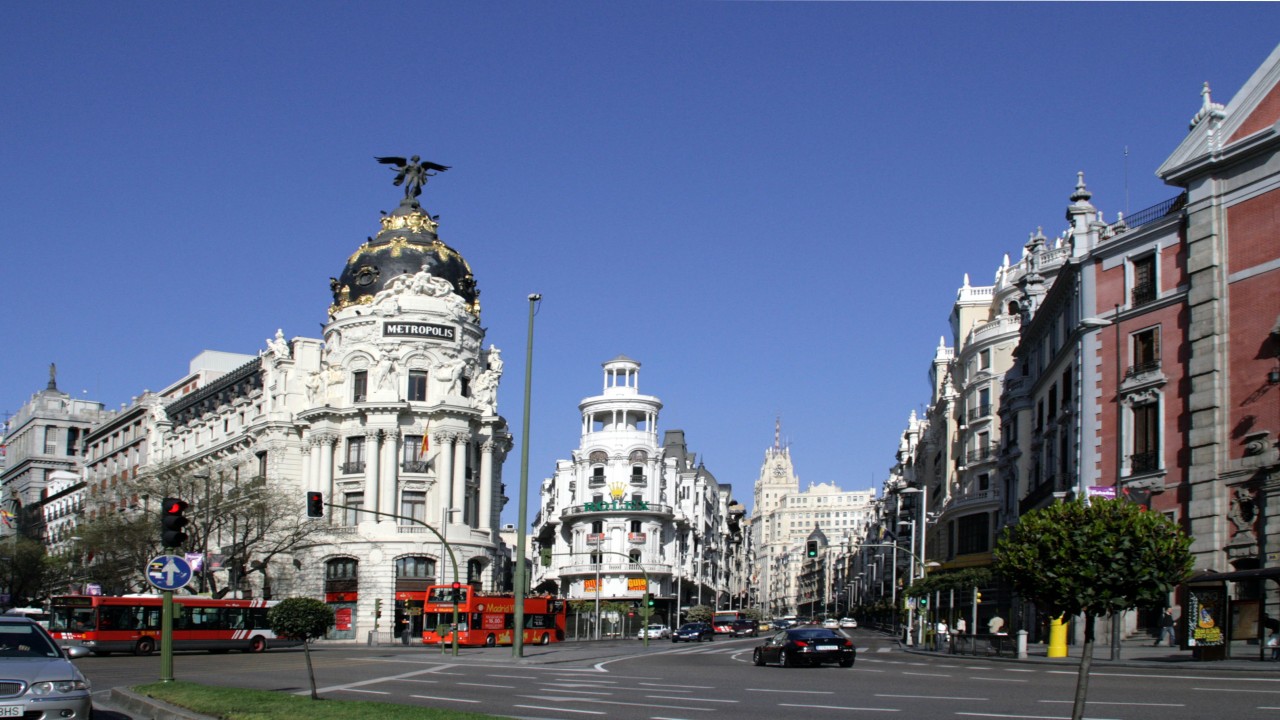 Globe Trekker - Madrid City Guide