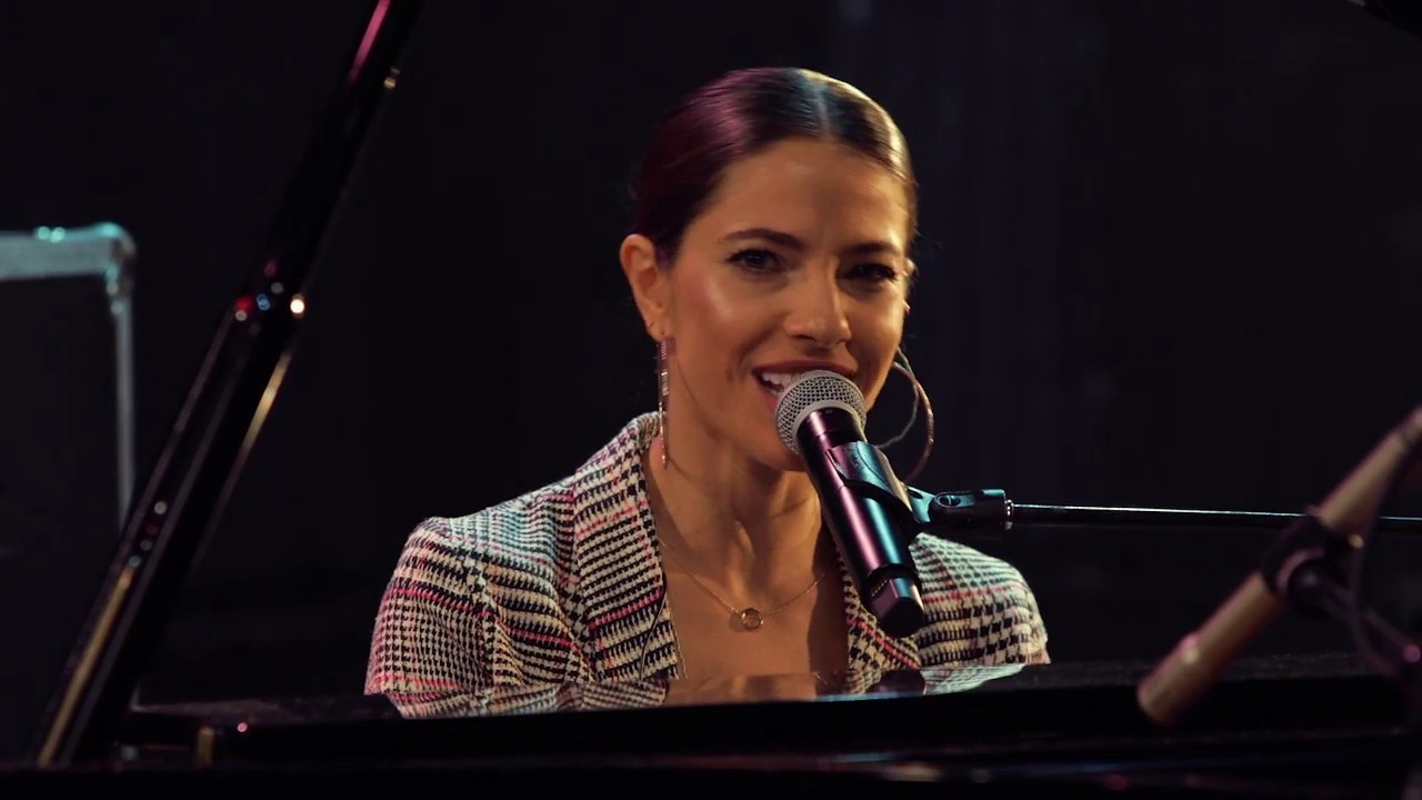 A Tiny Audience: Debi Nova