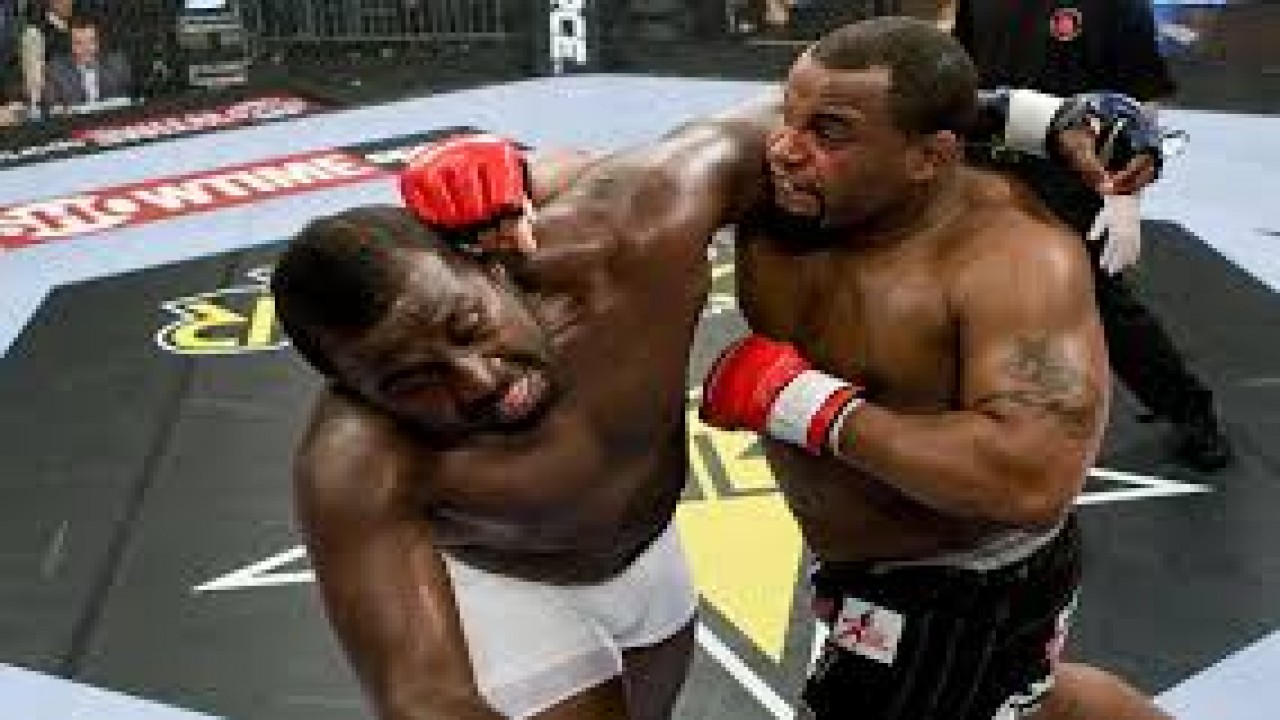 Morning Kombat Strikeforce Classics: Daniel Cormier