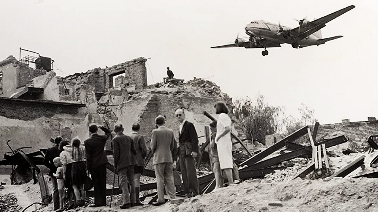 The World's Greatest Airlift - Berlin 1948