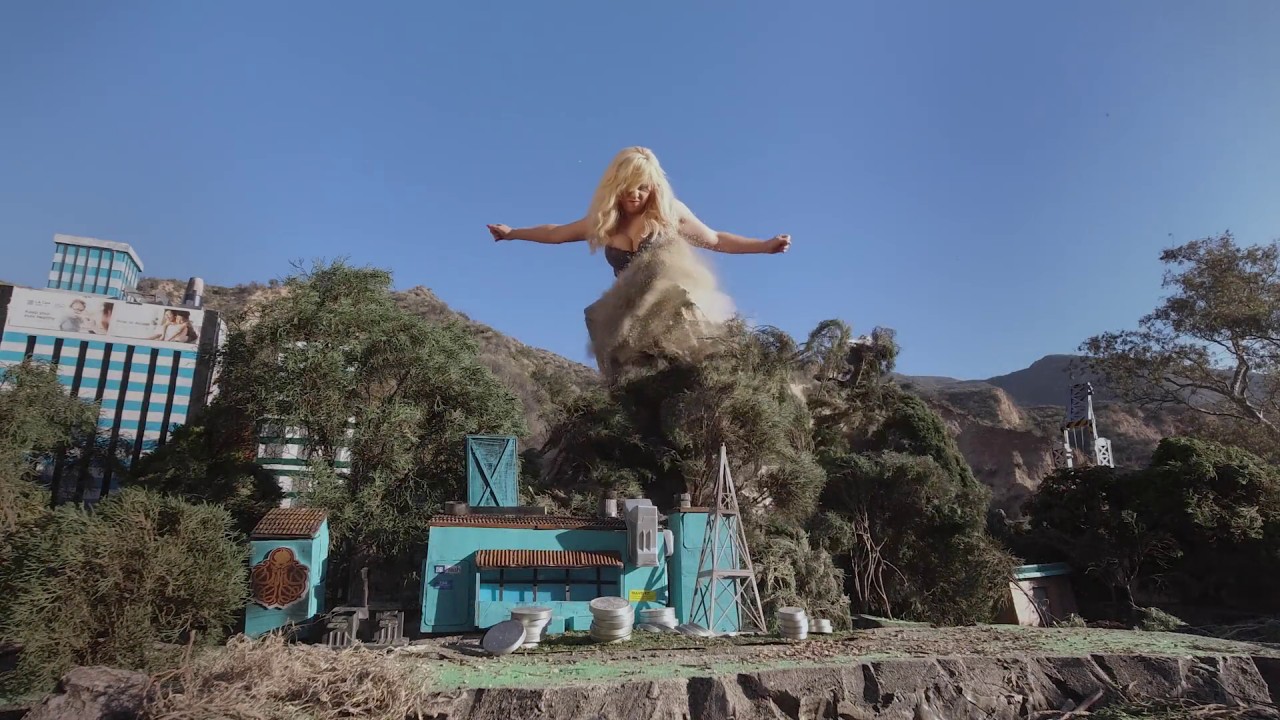 Attack of the 50 Foot Camgirl