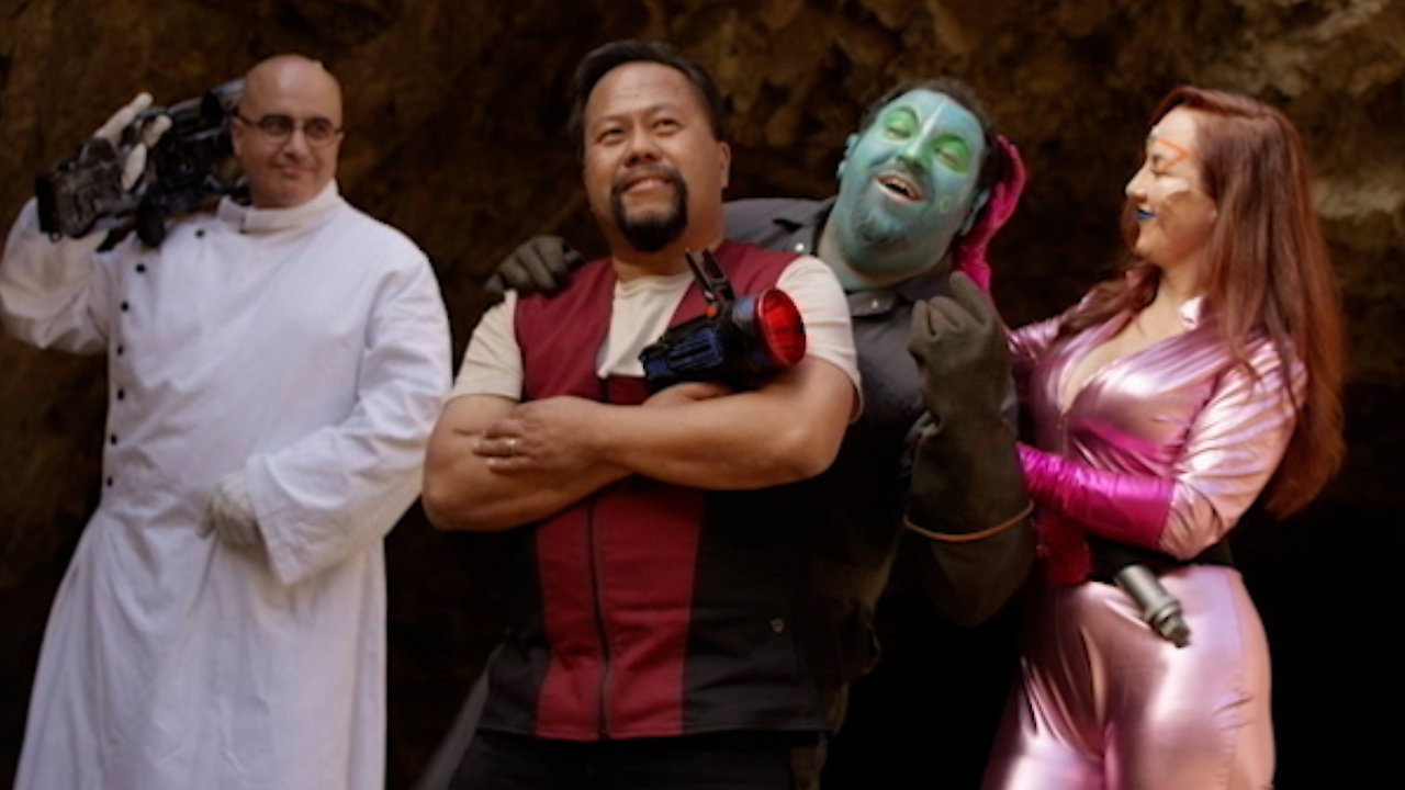 Alien Danger! With Raven Van Slender