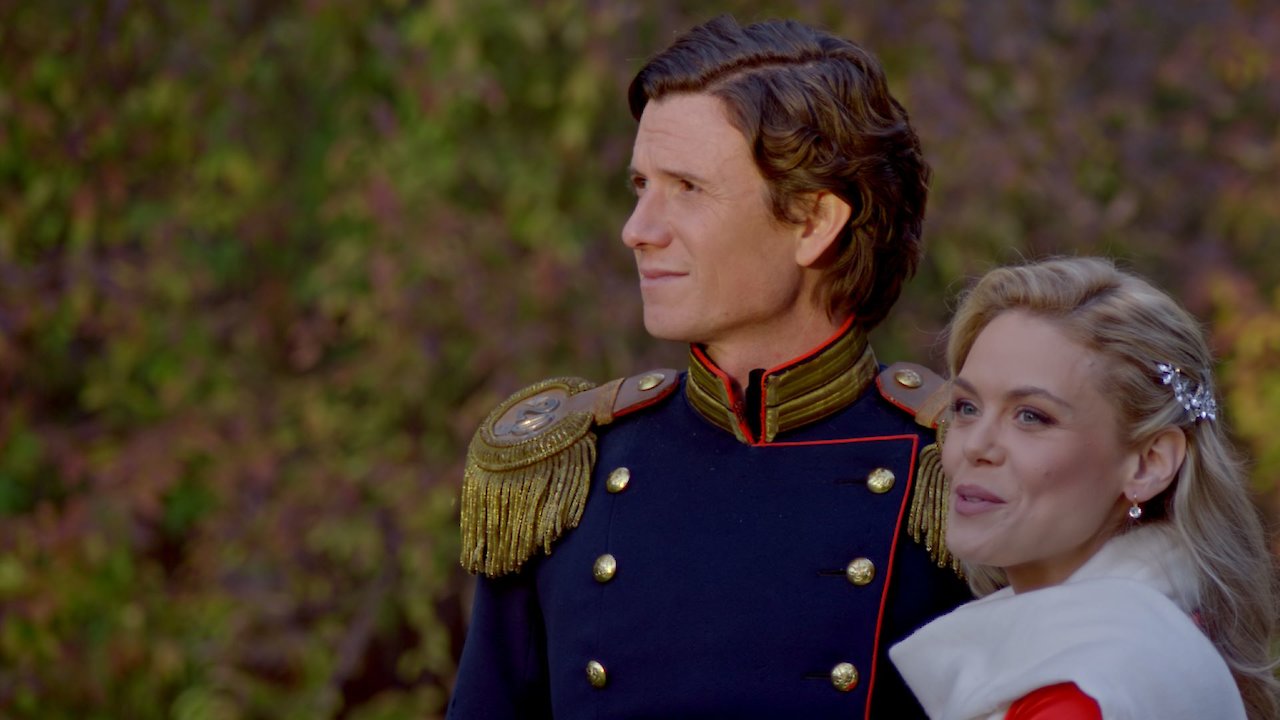 A Royal Christmas Manor