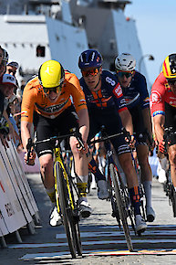 The Hitchhiker Effect