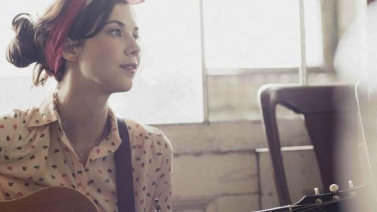 Lisa Hannigan: A Performance at Baeble HQ