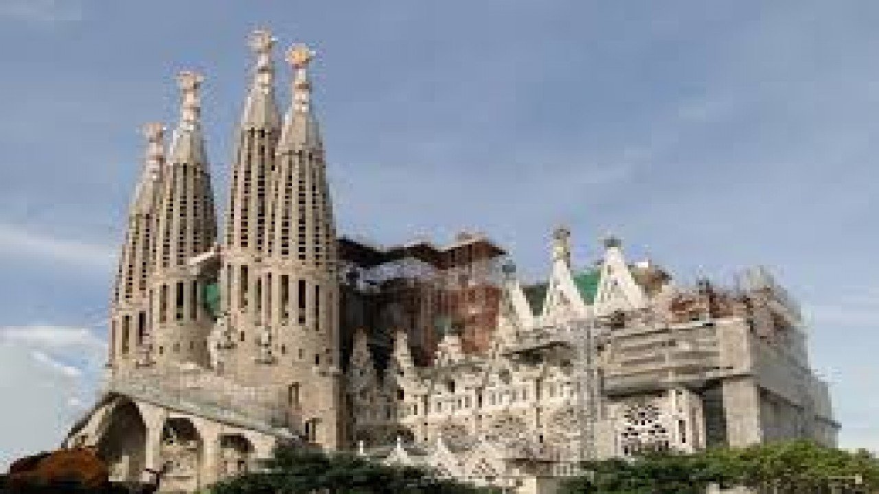 Modern Times Wonders: La Sagrada Familia