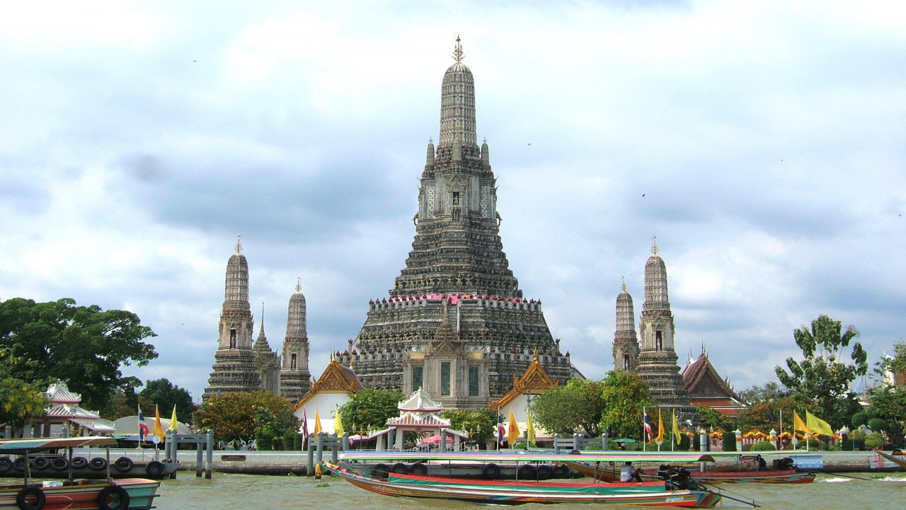 Global Treasures WAT ARUN Temple of the Dawn Bangkok, Thailand