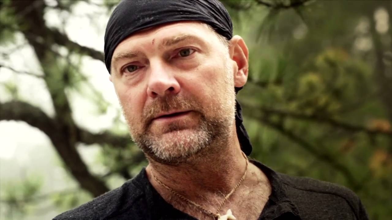 Off the Grid with Les Stroud