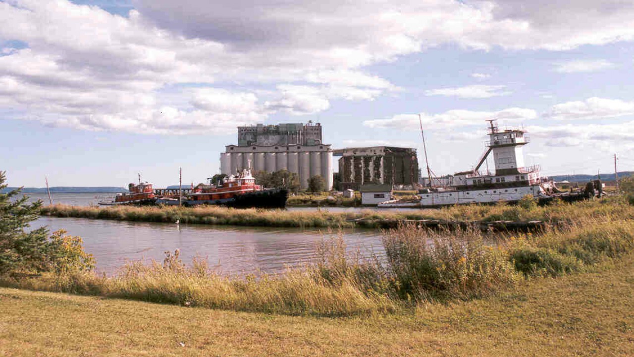 Porthole TV - MV Columbus Ports: Thunder Bay Ont., Kettle Creek WI