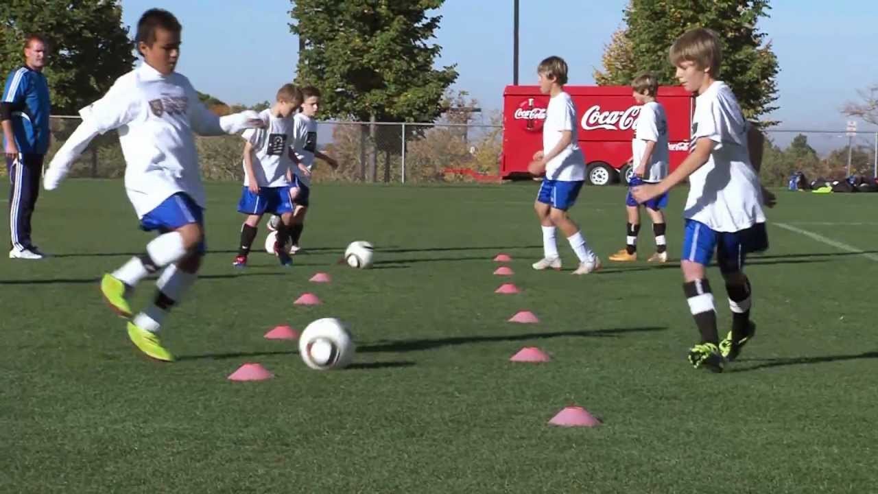 Football Training for Kids: Training Sessions for the Entire Season