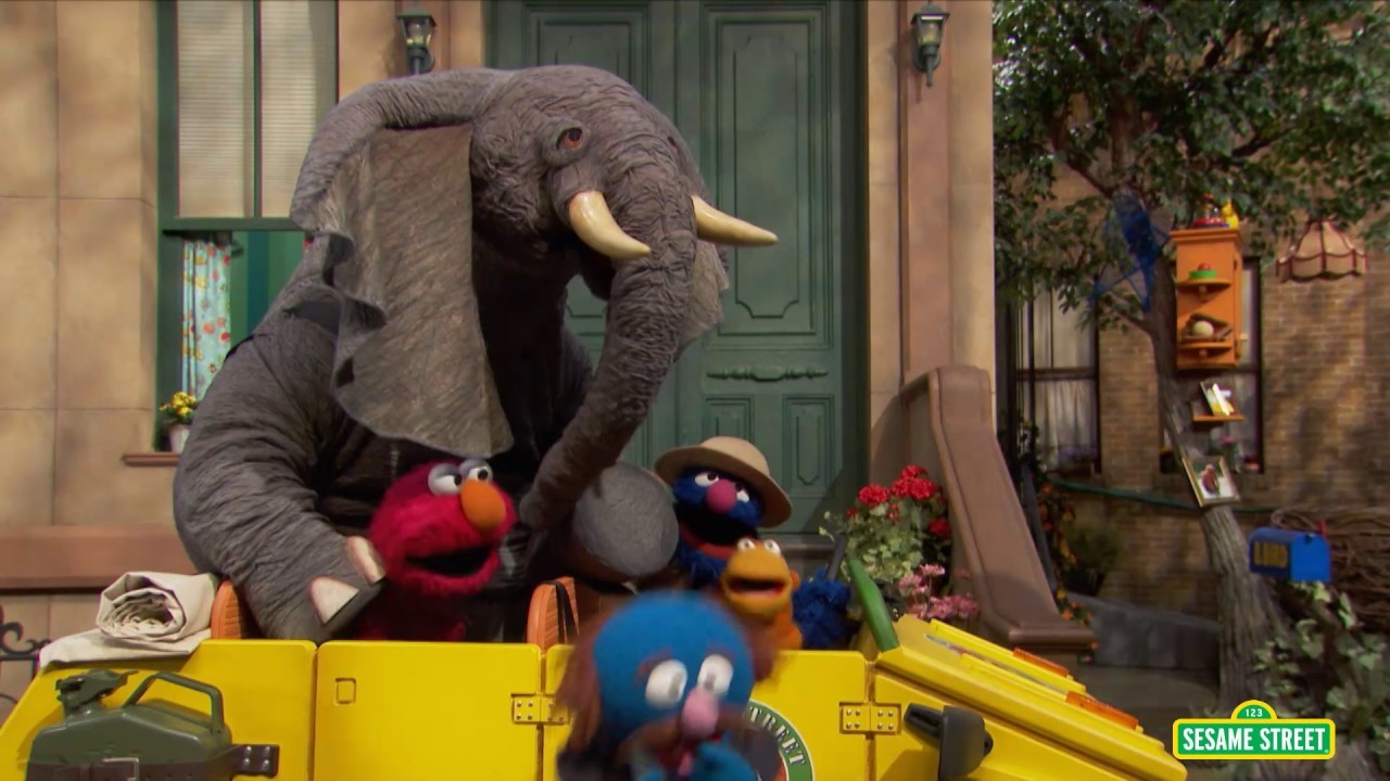 Sesame Street: Elmo Loves Animals