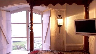 You Live in What? Season 2 Episode 6