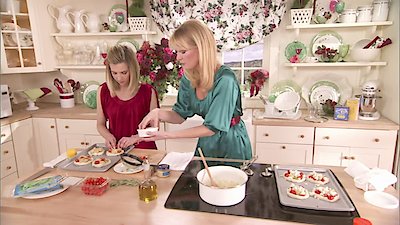 Semi-Homemade Cooking with Sandra Lee Season 12 Episode 1