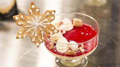 Holiday Baking Championship Season 4 Episode 1