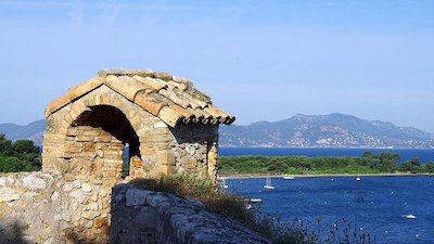 Mysteries at the Castle Season 1 Episode 1