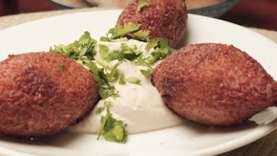 Bizarre Foods: Delicious Destinations Season 6 Episode 17