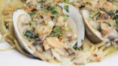 Bizarre Foods: Delicious Destinations Season 6 Episode 27