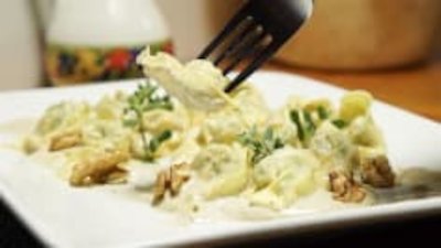 Bizarre Foods: Delicious Destinations Season 7 Episode 6