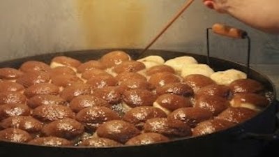 Bizarre Foods: Delicious Destinations Season 2 Episode 6