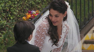 Senora Acero Season 1 Episode 1