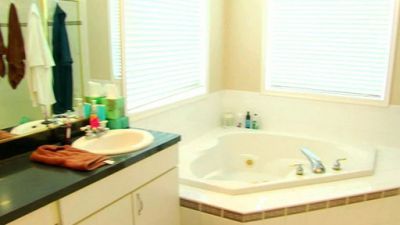 Bath Crashers Season 5 Episode 2