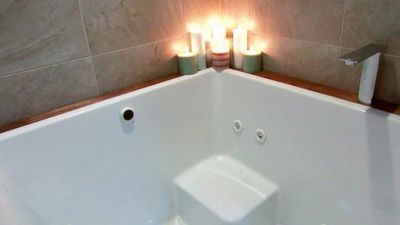 Bath Crashers Season 5 Episode 8