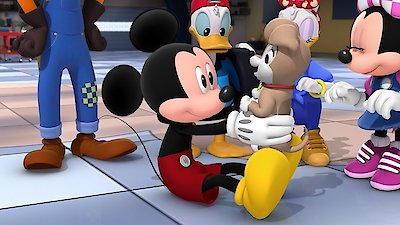 Mickey and Minnie mouse are showing the principle of unity