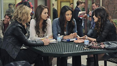Pretty Little Liars Season 2 Episode 17