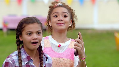 Watch Star Falls Season 2 Episode 8 - The Family Picnic Online Now