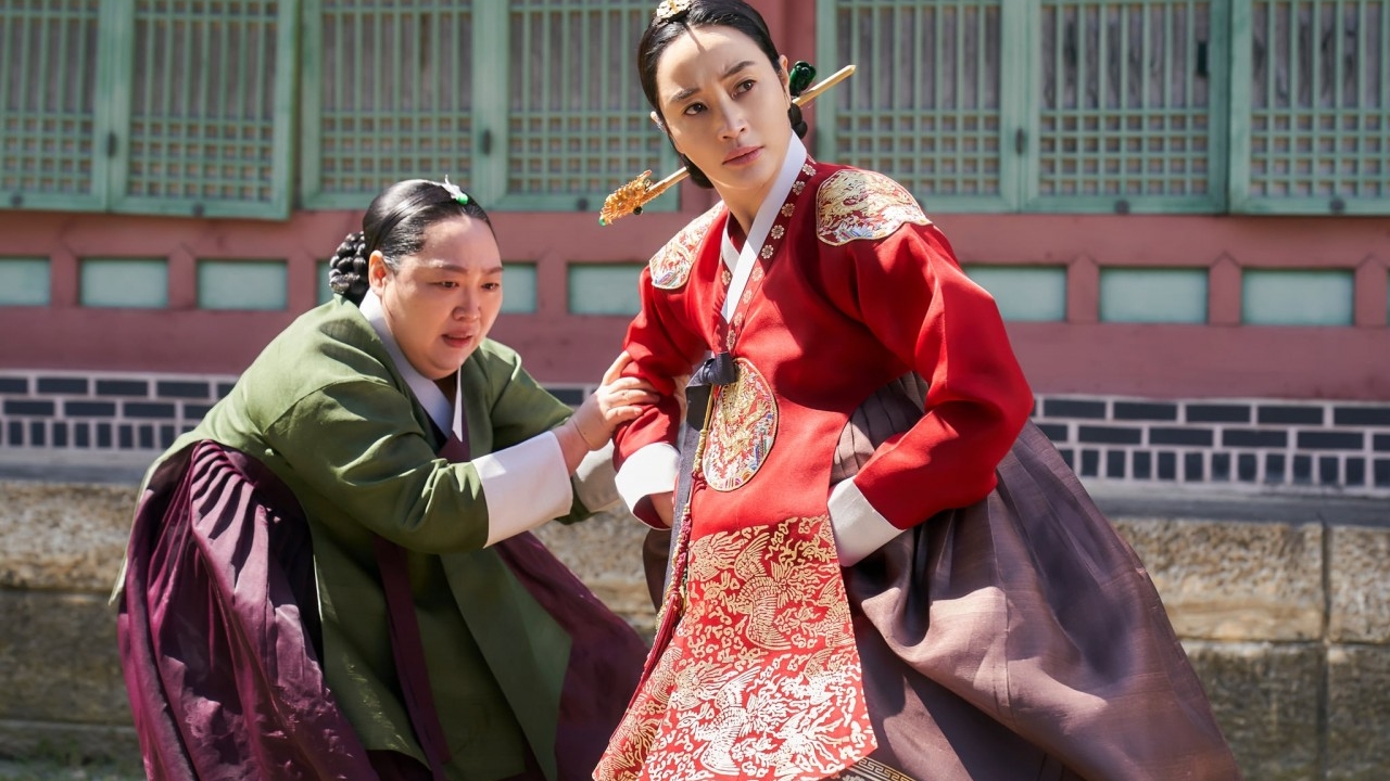 Under the Queens Umbrella