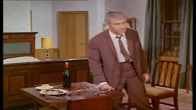 Man in a Suitcase Season 1 Episode 1