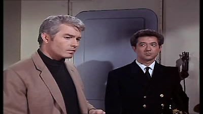 Man in a Suitcase Season 1 Episode 4