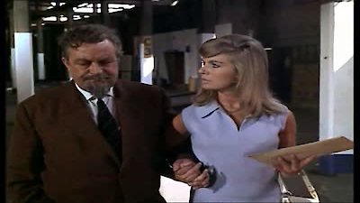 Man in a Suitcase Season 1 Episode 6