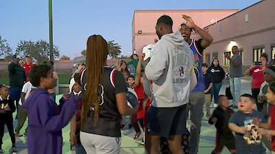 Harlem Globetrotters: Play It Forward Season 1 Episode 18