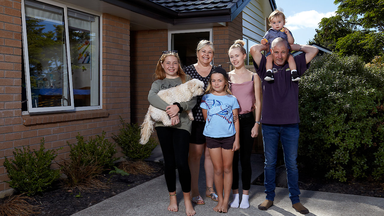 Watch Wife Swap New Zealand Season 1 Episode 5 - Esdales and Walenkamps - Where Can I Watch Wife Swap For Free